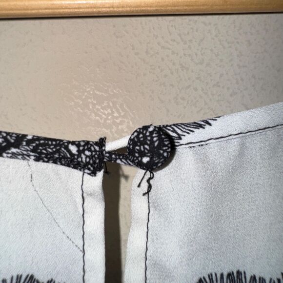 Torrid Blouse Women's 4X Black & White Lace Stripes Long Sleeve Plus Tunic Top - Picture 5 of 7